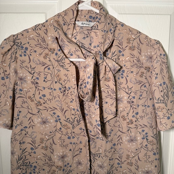 Reitmans Beige and Navy Floral Blouse - Picture 2 of 8